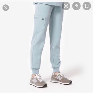ISO DUSTY BLUE FIGS